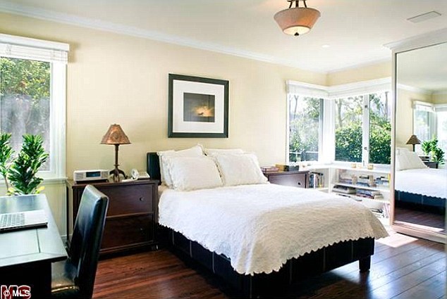 Levine stracił kontakt z rzeczywistością? Agenci nieruchomości nie wierzą