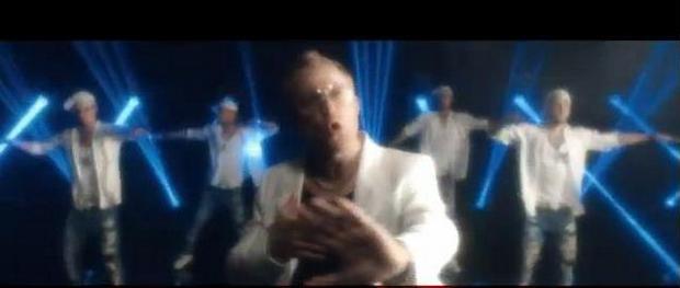 Adamczyk tańczy do disco polo! VIDEO