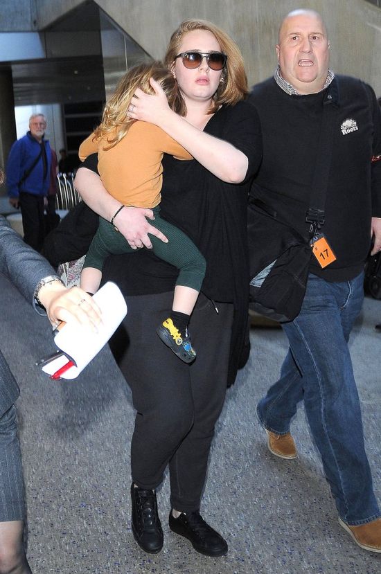 Adele z synkiem zawitali do LA (FOTO)