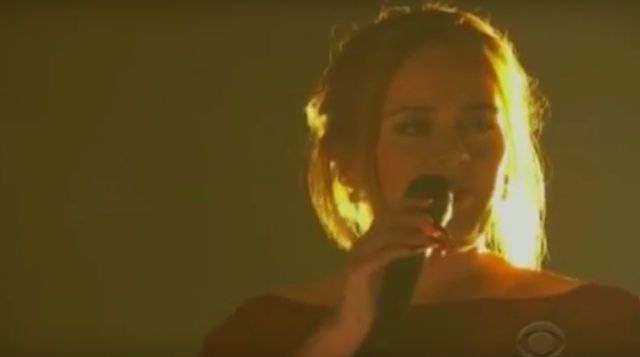  Fani o burzeni! Tak zniszczyć występ Adele? (VIDEO)