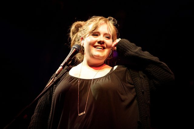 Adele pokazała fotkę z dzieciństwa. A my wracamy do czasów..