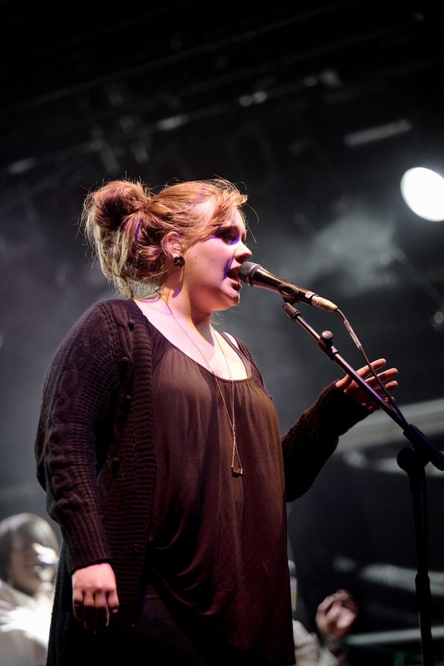 Adele pokazała fotkę z dzieciństwa. A my wracamy do czasów..