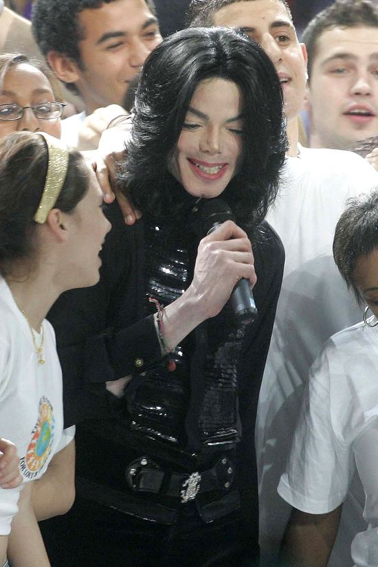 MIchaela Jacksona zagrał BIAŁY aktor i fani są wściekli! (VIDEO)