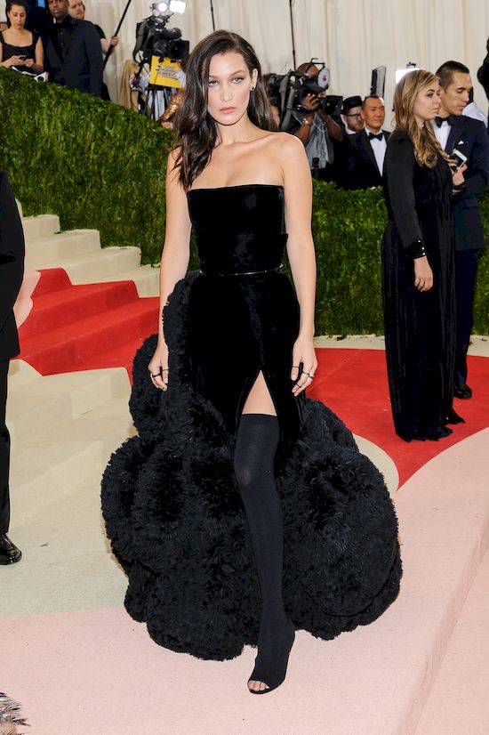 Co za wpadka! Bella Hadid tą reklamą ośmieszyła się wśród internautów! Co za wpadka! Bella Hadid tą reklamą ośmieszyła się wśród internautów!