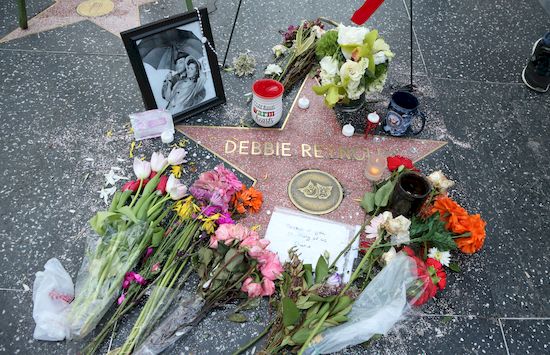 Koroner ujawnił przyczynę śmierci Carrie Fisher Koroner ujawnił przyczynę śmierci Carrie Fisher