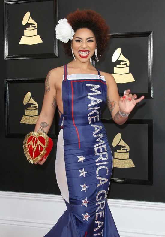 Ta suknia na Grammy wywołała ogromną falę hejtu! Lewica jej NIENAWIDZI (ZDJĘCIA) Ta suknia na Grammy wywołała ogromną falę hejtu! Lewica jej NIENAWIDZI (ZDJĘCIA)