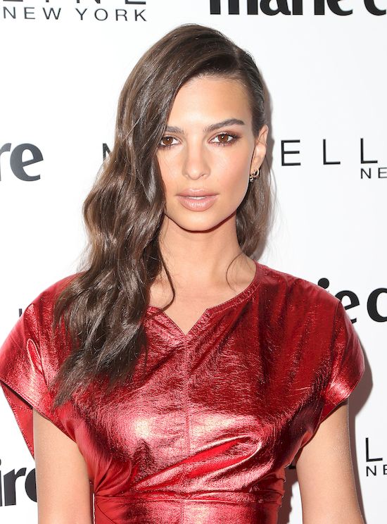 Emily Ratajkowski w czerwonej sukience pokazuje swoje atuty (ZDJĘCIA)