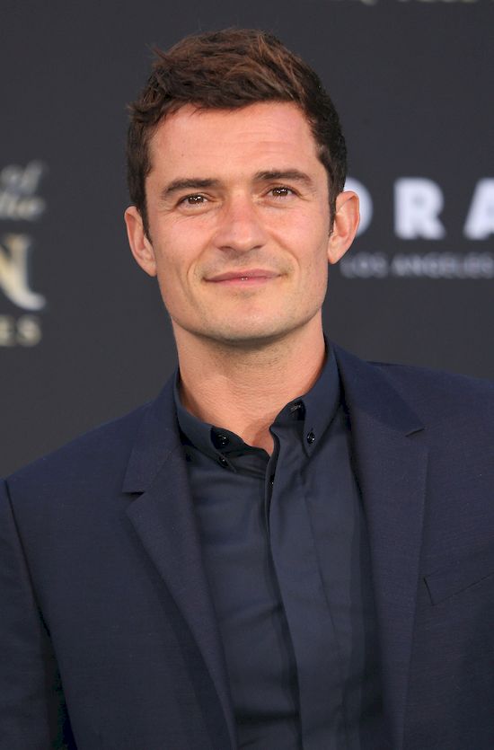 Seksowna kelnerka zwolniona z pracy za SEKS z Orlando Bloomem!