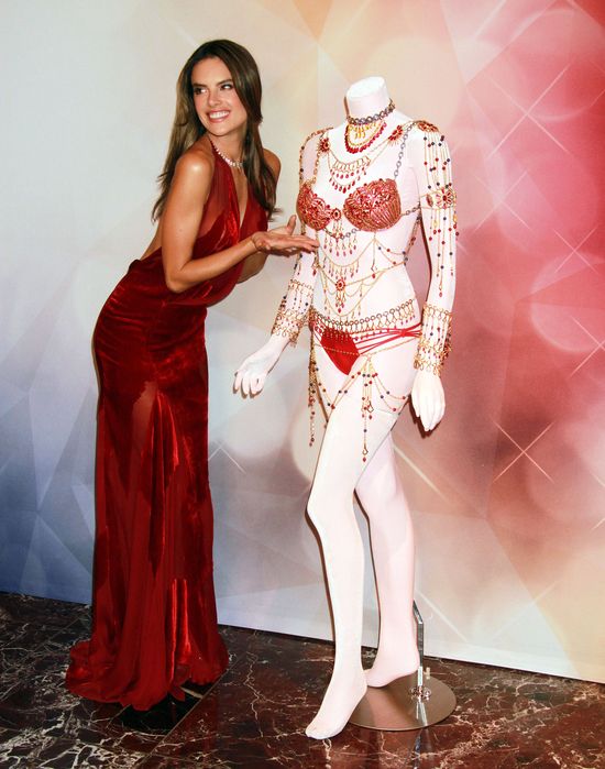 Adriana Lima i Alessandra Ambrosio pokazują swoją bieliznę 