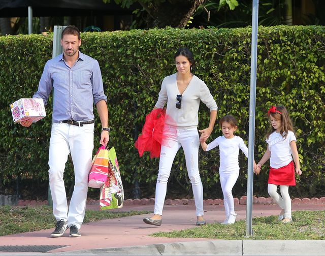 Adriana Lima wypoczywa z rodziną (FOTO)