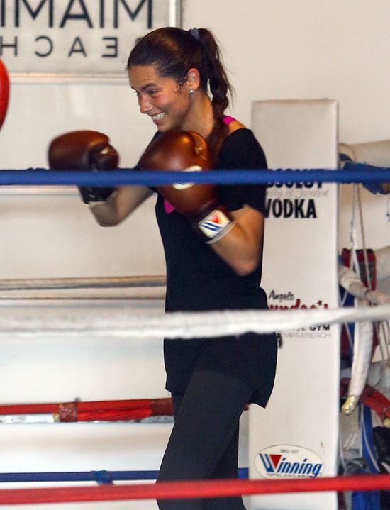 Adriana Lima boksuje (FOTO)