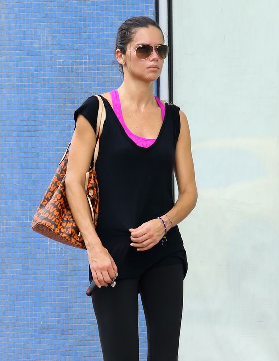 Adriana Lima boksuje (FOTO) Adriana Lima boksuje (FOTO)