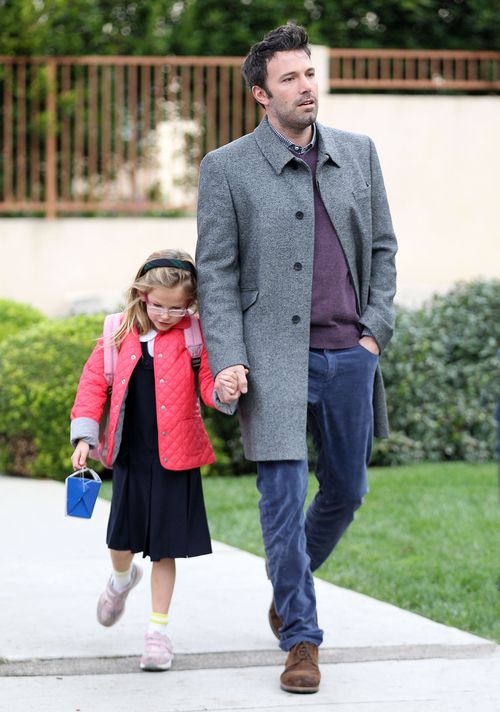 Ben Affleck sam zajmuje się córkami (FOTO)