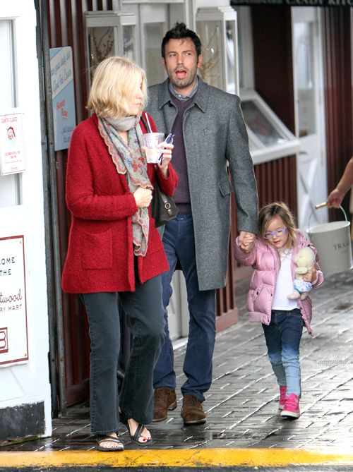 Ben Affleck sam zajmuje się córkami (FOTO)