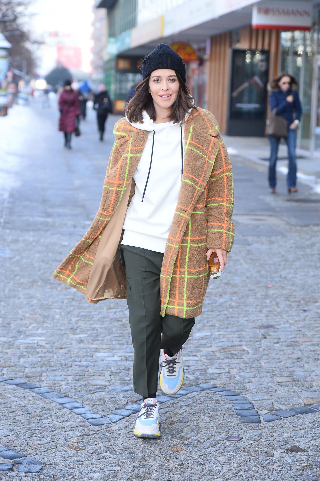 Malwina Wędzikowska w modnym płaszczu - wiemy, gdzie można kupić taki sam