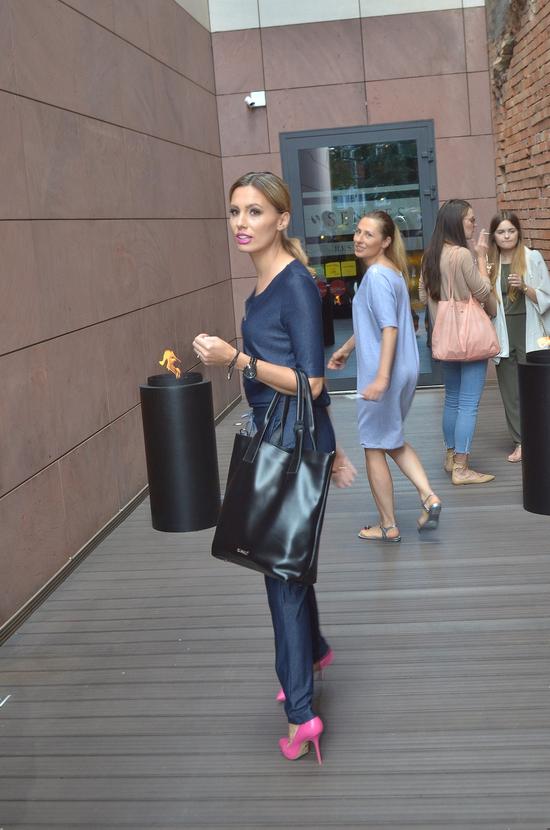 Ta gwiazda wie, jak przyciągnąć uwagę (FOTO)