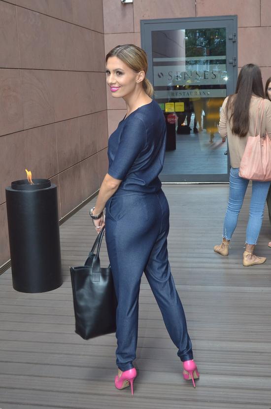 Ta gwiazda wie, jak przyciągnąć uwagę (FOTO)