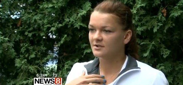 Agnieszka Radwańska walczy z... osą [VIDEO]
