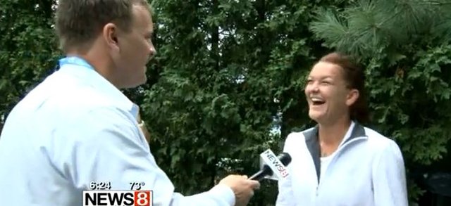 Agnieszka Radwańska walczy z... osą [VIDEO]