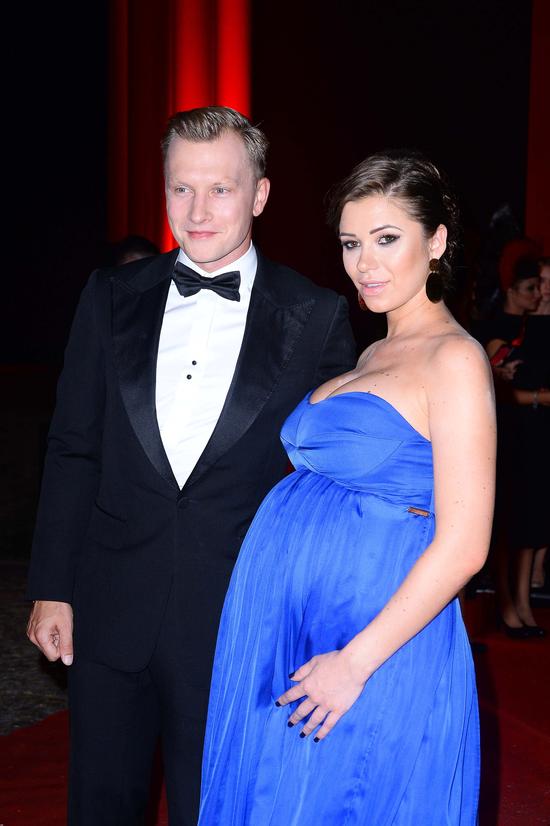 Dziennikarka pokazała ciążowy brzuszek na balu Fundacji TVN (FOTO)