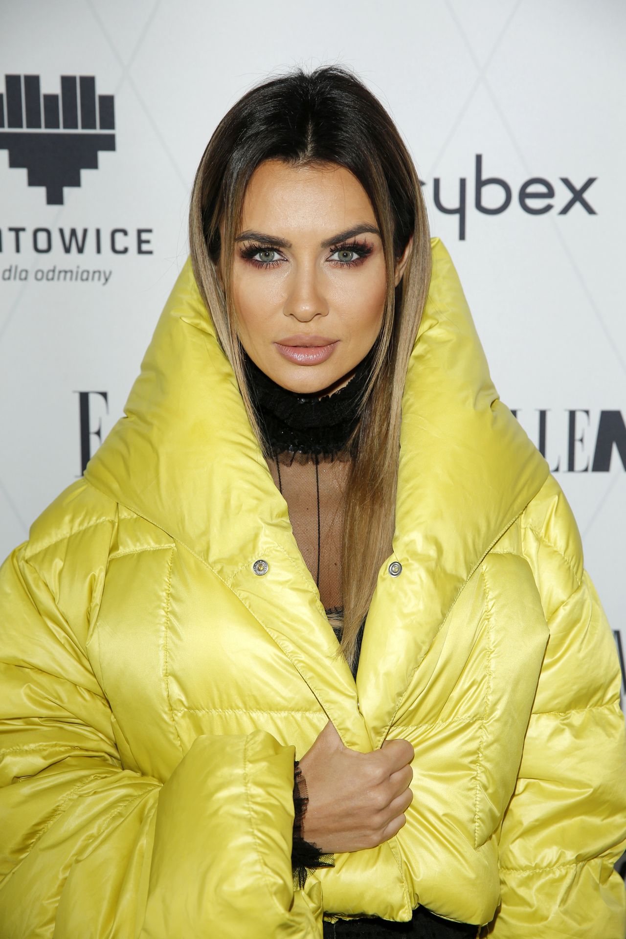 Natalia Siwieci Kasia Sokołowska w mega krótkich puchówkach (ZDJĘCIA)