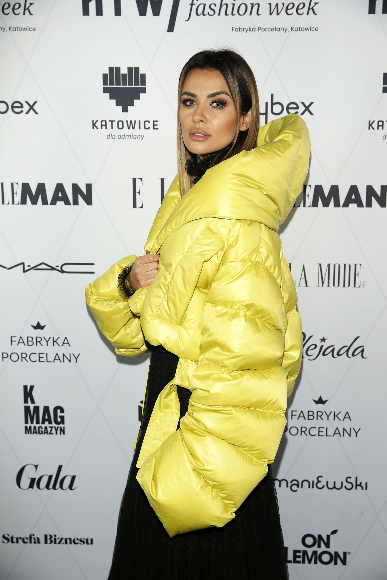 Natalia Siwieci Kasia Sokołowska w mega krótkich puchówkach (ZDJĘCIA)