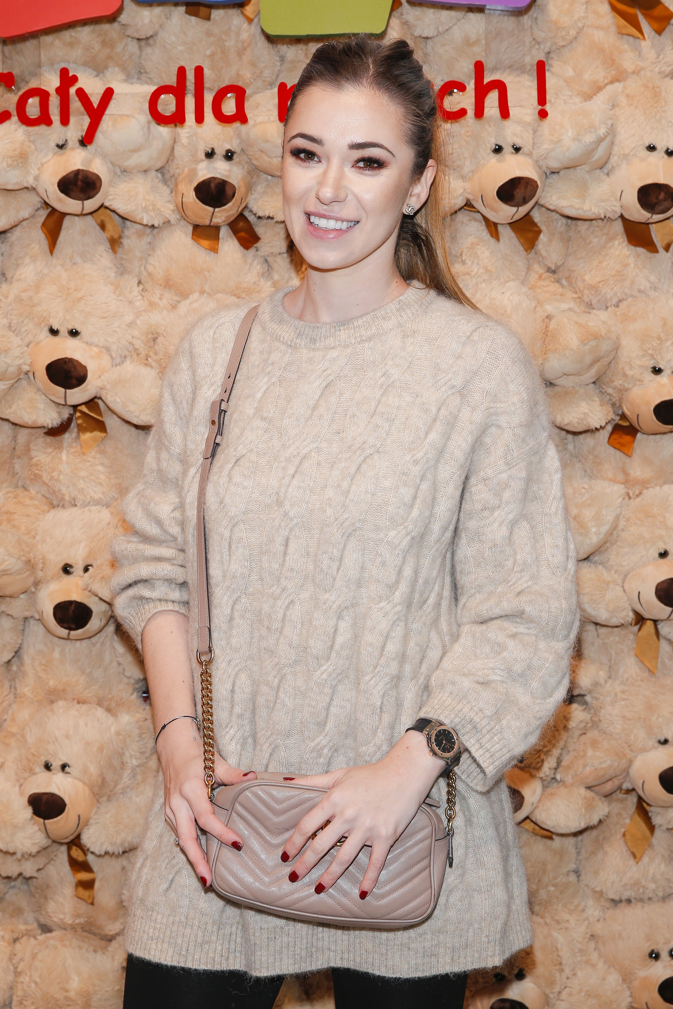 Kozaczki, swetry - iście jesienne stylizacje i masa znanych gwiazd (ZDJĘCIA)