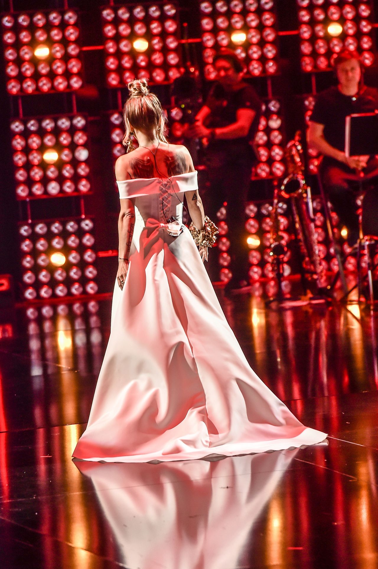 Doda w finale The Voice w długiej, białej sukni zaśpiewała nowy singiel ZDJĘCIA Doda w finale The Voice w długiej, białej sukni zaśpiewała nowy singiel ZDJĘCIA