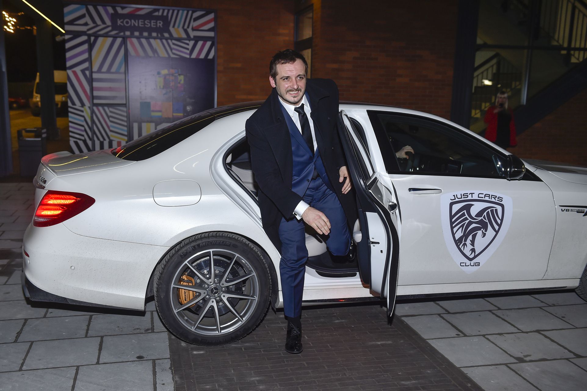 Tomasz Kot, Marcin Prokop, Kuba Przygoński ze statuetkami Esquire Awards