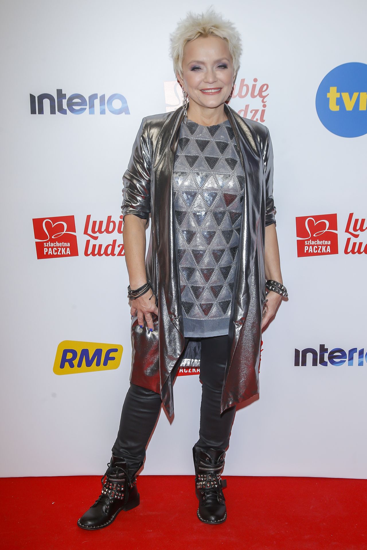 Rozenek-Majdan w długiej białej sukni, Jabłczyńska na gali Szachetnej Paczki Rozenek-Majdan w długiej białej sukni, Jabłczyńska na gali Szachetnej Paczki