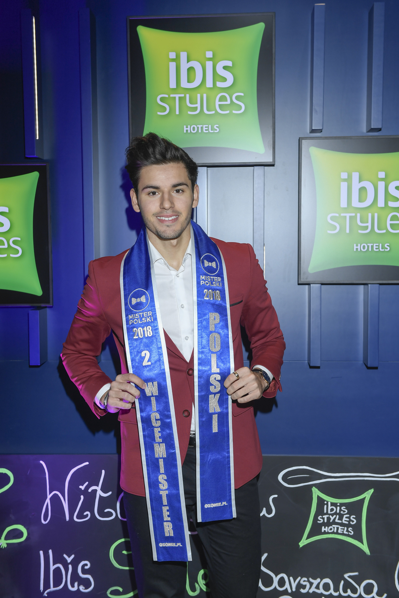 Szostak w DZIWNYCH butach i Paulina Sykut w bieli na otwarciu hotelu (ZDJĘCIA) Szostak w DZIWNYCH butach i Paulina Sykut w bieli na otwarciu hotelu (ZDJĘCIA)