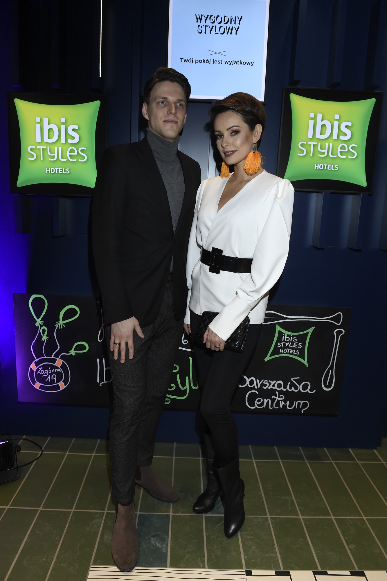 Szostak w DZIWNYCH butach i Paulina Sykut w bieli na otwarciu hotelu (ZDJĘCIA) Szostak w DZIWNYCH butach i Paulina Sykut w bieli na otwarciu hotelu (ZDJĘCIA)