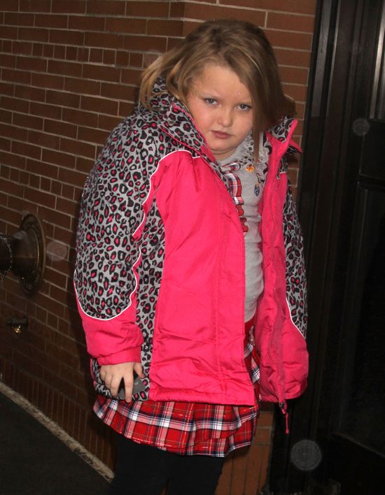 8-letnia Honey Boo Boo w pełnym makijażu udziela wywiadu 8-letnia Honey Boo Boo w pełnym makijażu udziela wywiadu