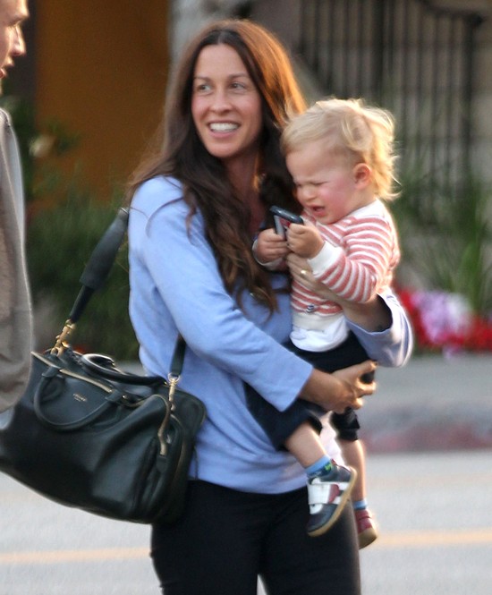 Za co Alanis Morrissette lubi paparazzi?