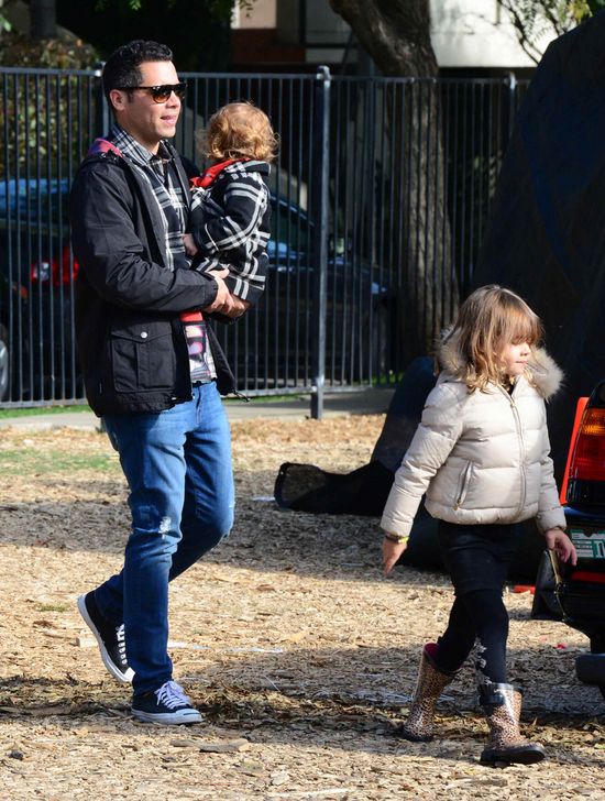 Jessica Alba przygotowuje się z rodziną na święta (FOTO)  