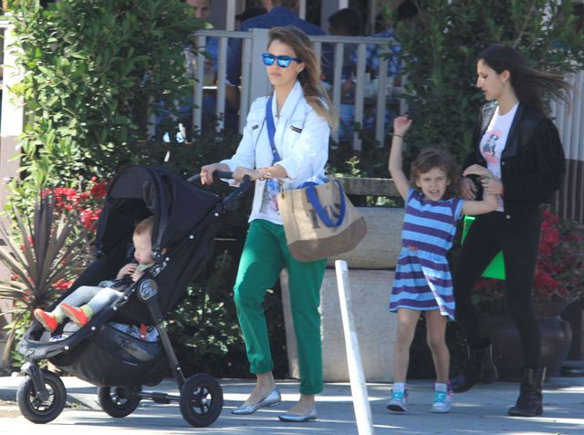 Czyja jest ta rozbrykana dziewczynka?