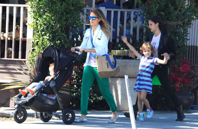 Czyja jest ta rozbrykana dziewczynka?