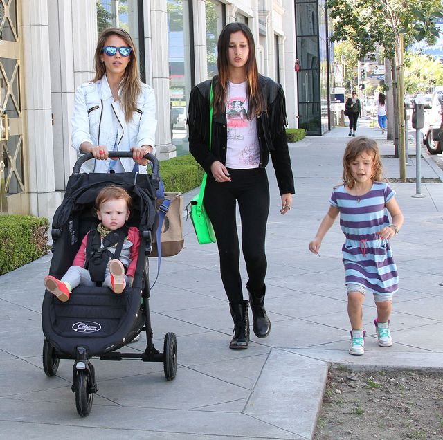 Czyja jest ta rozbrykana dziewczynka?