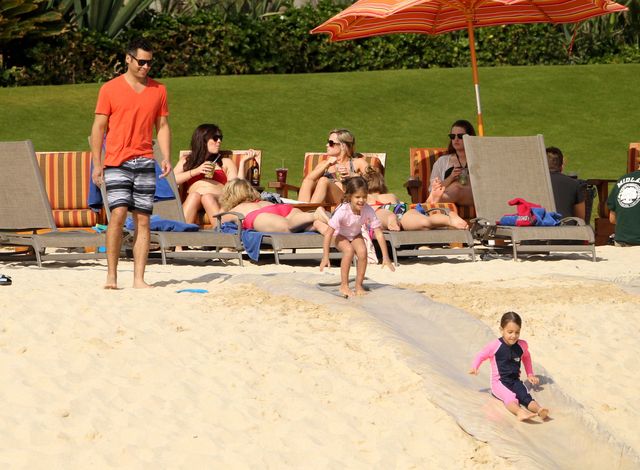 Jessica Alba - plażowej sielanki ciąg dalszy (FOTO)