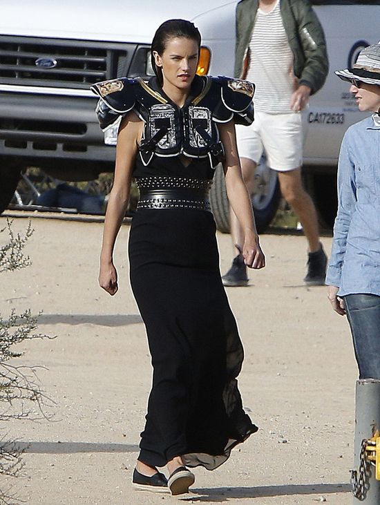 Kosmiczna sesja Alessandry Ambrosio (FOTO) Kosmiczna sesja Alessandry Ambrosio (FOTO)