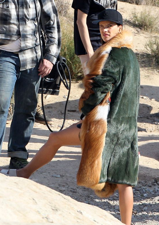 Kosmiczna sesja Alessandry Ambrosio (FOTO) Kosmiczna sesja Alessandry Ambrosio (FOTO)