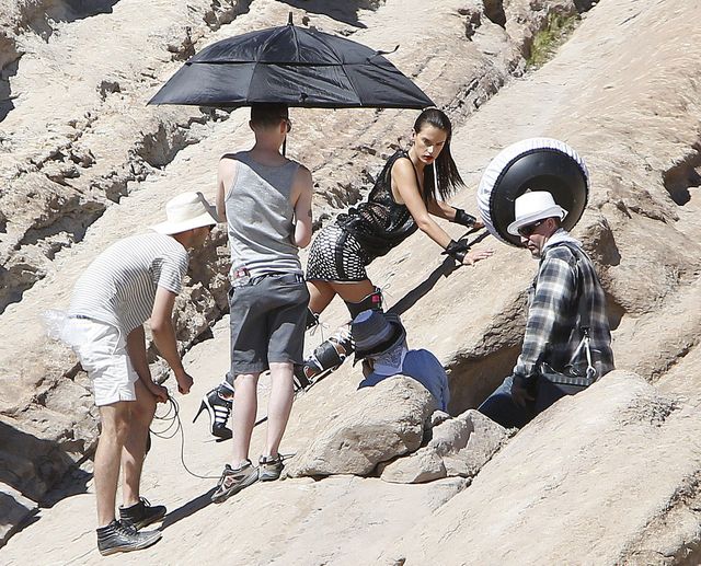 Kosmiczna sesja Alessandry Ambrosio (FOTO)