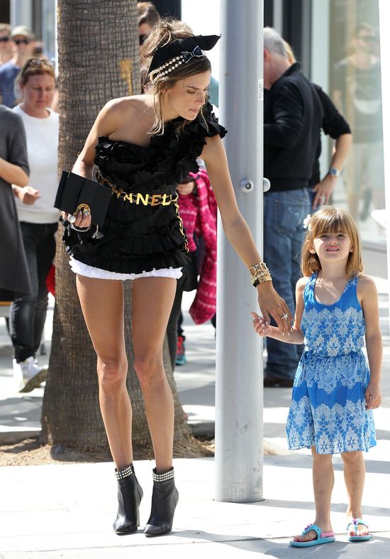 Piękna Alessandra Ambrosio dla Chanel (FOTO) Piękna Alessandra Ambrosio dla Chanel (FOTO)