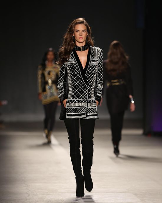 Olivier Rousteig nosił Kendall Jenner na rękach (FOTO) Olivier Rousteig nosił Kendall Jenner na rękach (FOTO)