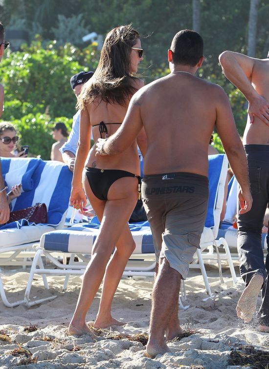 Alessandra Ambrosio w bikini (FOTO)