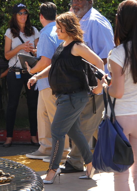 Alyssa Milano karmi piersią 16-miesięczną córkę (Instagram)