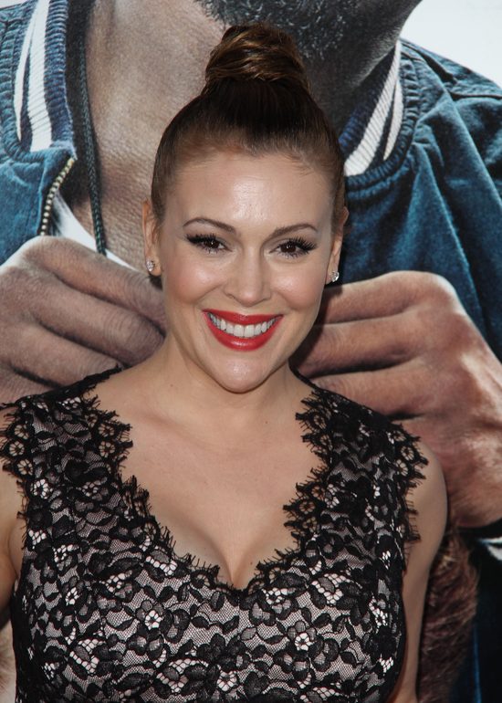 Alyssa Milano karmi piersią 16-miesięczną córkę (Instagram)