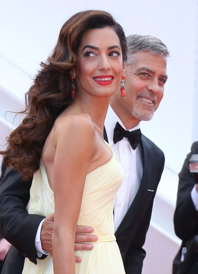 Amal Clooney URODZIŁA! Dzieci mają się świetnie, ale George...