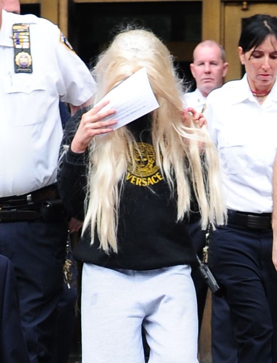 Amanda Bynes wychodzi z aresztu (FOTO) Amanda Bynes wychodzi z aresztu (FOTO)