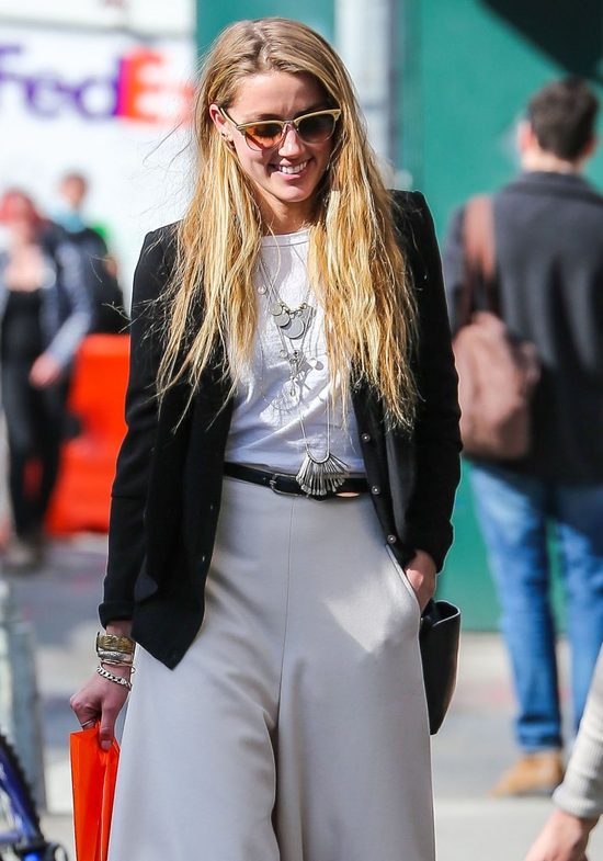 Nie dziwimy się Johnny'emu, że stracił dla niej głowę (FOTO)